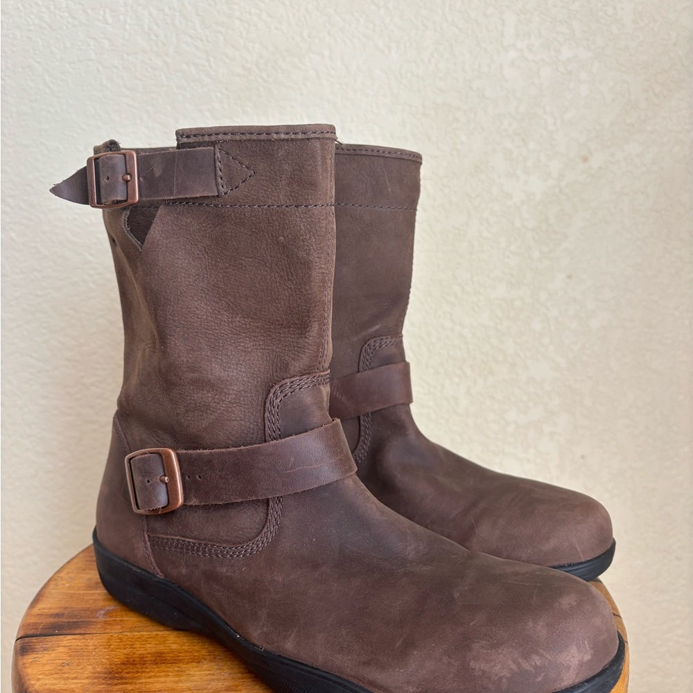 Columbia Tan Suede Footwear